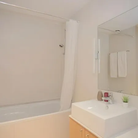 Blue Dragão - Modern Uptown With Free Parking Apartamento